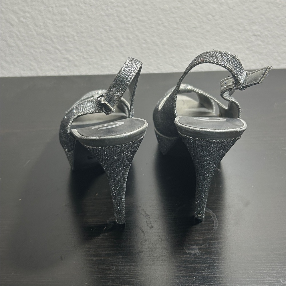 Guess Heels - image 3